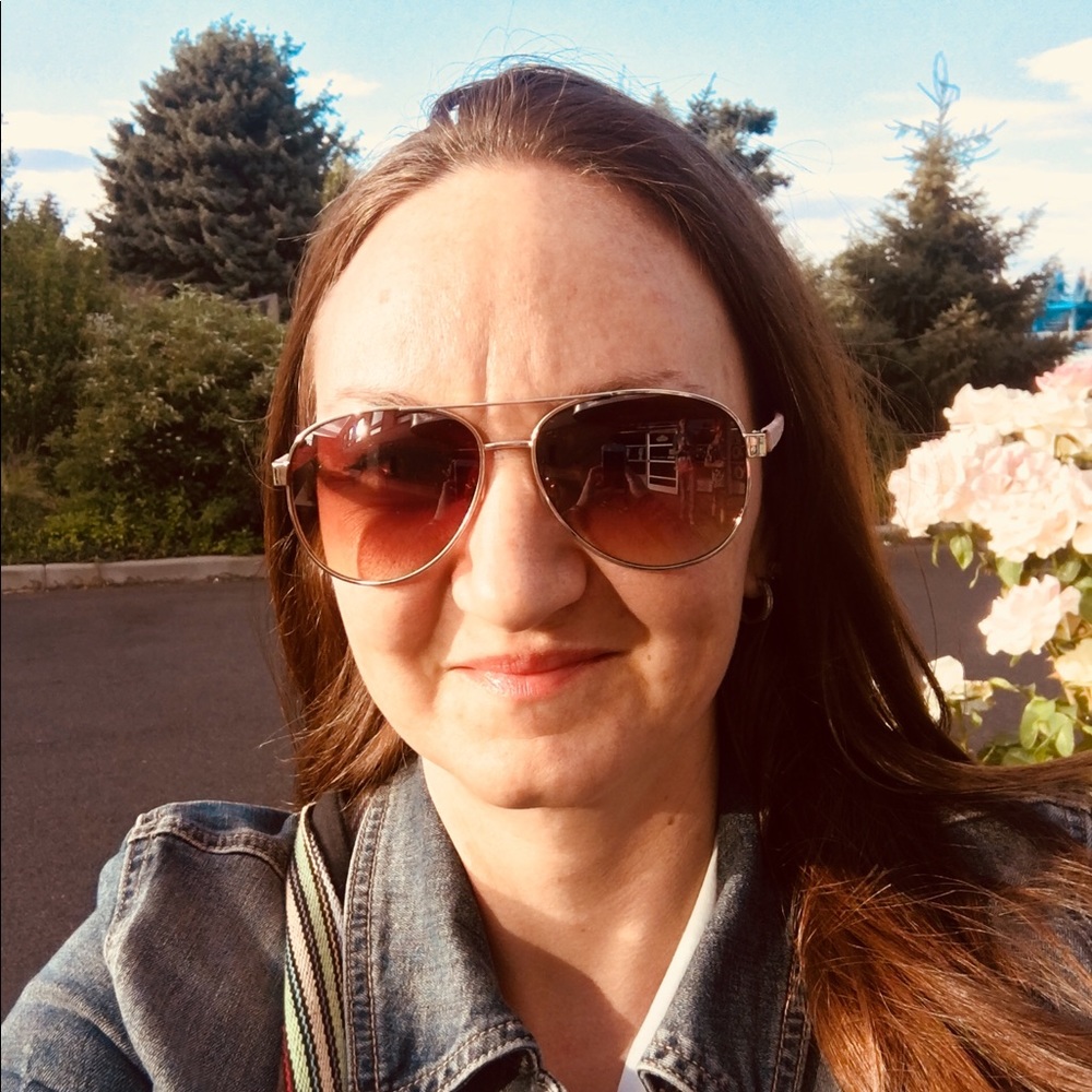 Meet your Posher, Holley